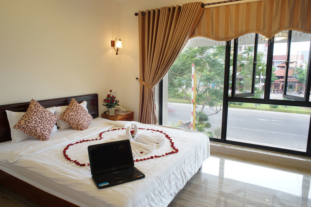 La Maison Danang Beach Hotel Bagian luar foto